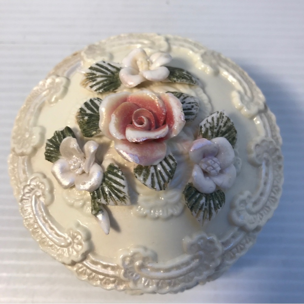 Vintage Porcelain Trinket Box Jewel Box w Applied Flowers 4" Diameter x 3" Tall